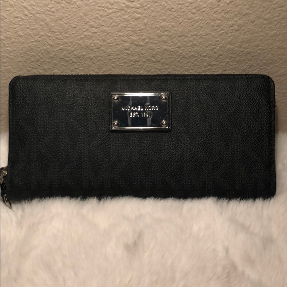 Michael Kors Signature Black Wallet